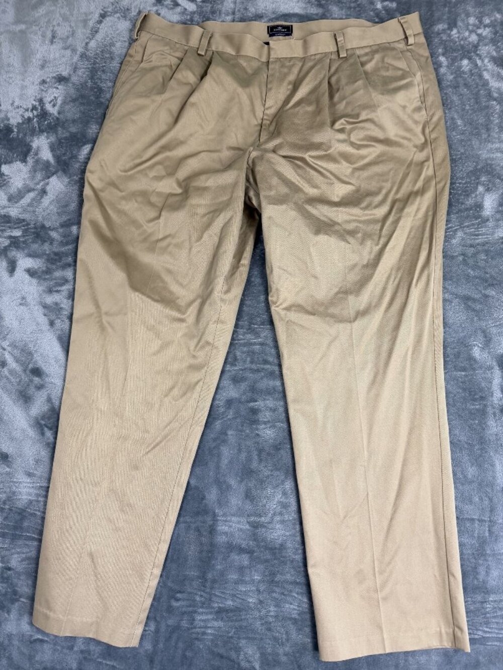 Dockers Mens Khaki Classic Fit Pleated Chino Pants W42 L32 100% Cotton